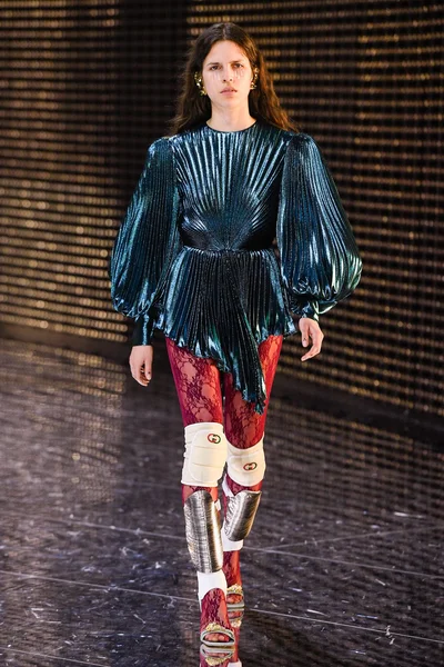 Look 77